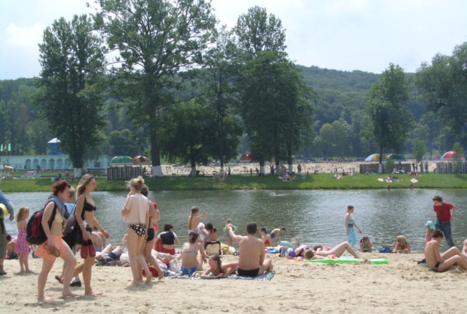 У Львові дозволили купатися у трьох озерах