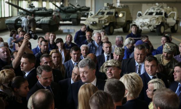 Президент Порошенко заявил, что танкистов будут воспитывать во Львове