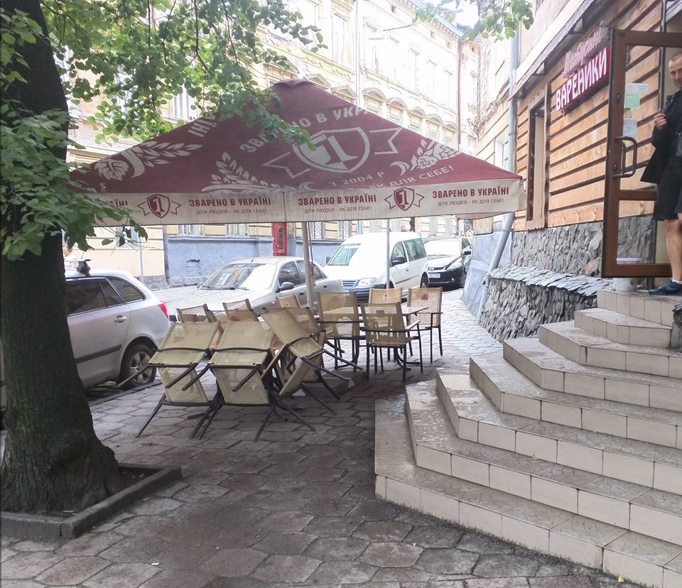 У Львові демонтовані два літніх кафе