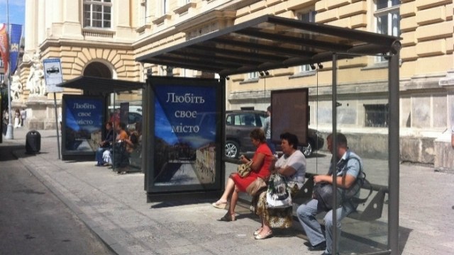 У Львові почнуть мити зупинки громадського транспорту