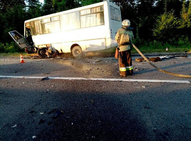 В Яворовском районе маршрутный автобус попал в ДТП (фото)