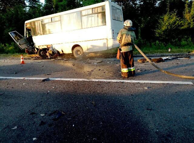 В Яворівському районі маршрутний автобус потрапив у ДТП (оновлено)