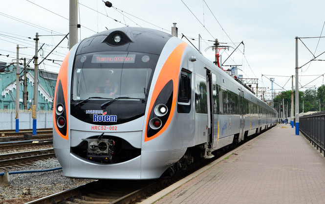 На Львівщині потяг "Інтерсіті" травмував чоловіка