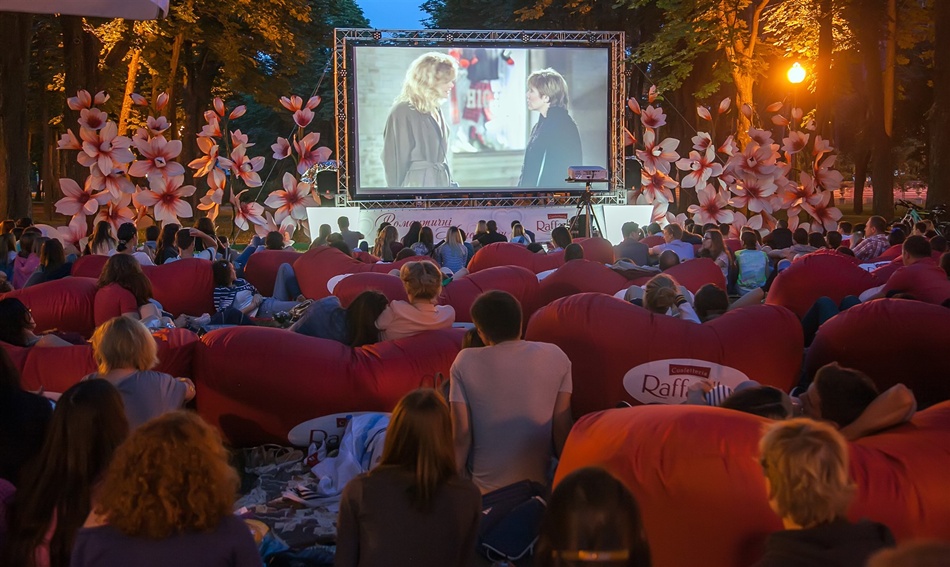 Бесплатный кинотеатр во Львове будет работать до 10 августа (расписание)