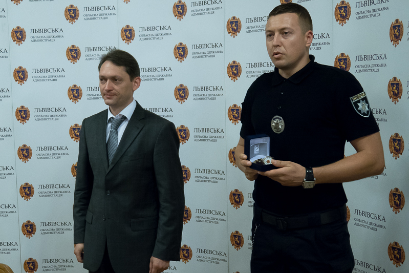 Поліцейських Львова нагородили за звільнення заручників у психіатричній лікарні