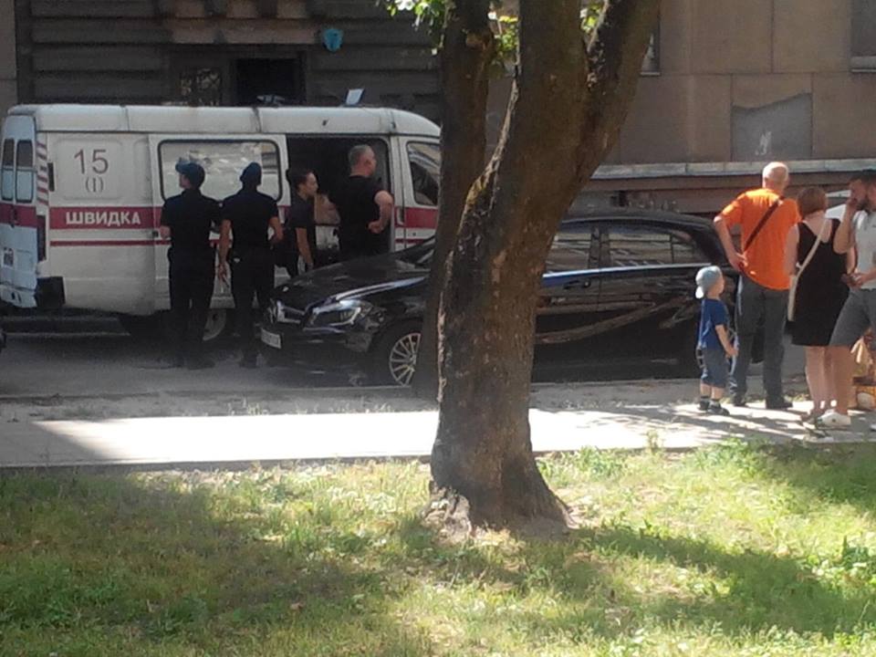 У Личаківському районі машина збила дівчину (фото)