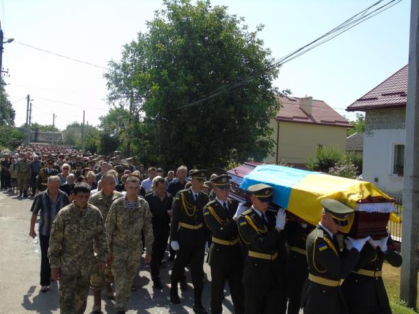 На Львівщині попрощалися із загиблим в  АТО хлопцем (фото)