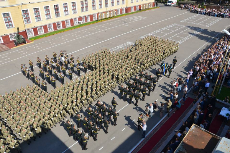 У військовій академії Львова сьогодні демонструватимуть техніку та зброю