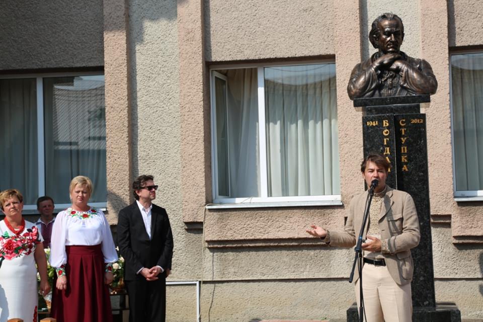 На Львівщині відкрили пам'ятник народному артистові (фото)