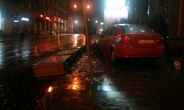 Во Львове такси попало в ДТП (фото)