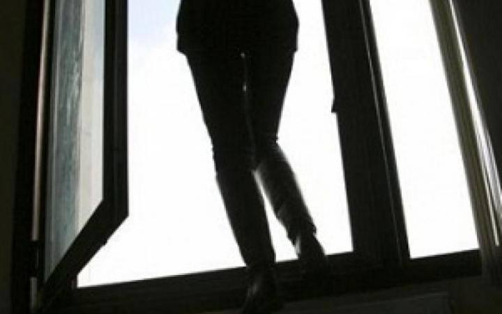 Во Львове 14-летняя девочка совершила самоубийство