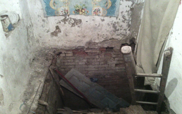 На Львівщині рятувальники витягли жінку з підвалу