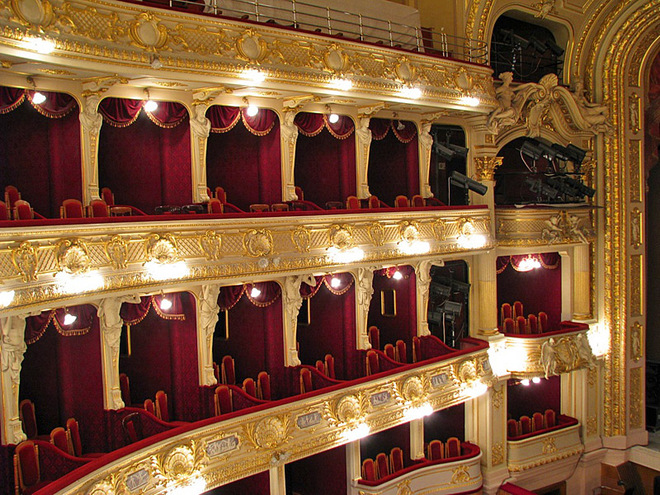 Львівська опера відкрила для екскурсій свої майстерні