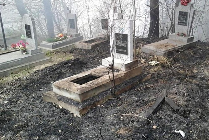 Львовяне просят мэрию навести порядок на Голосковском кладбище