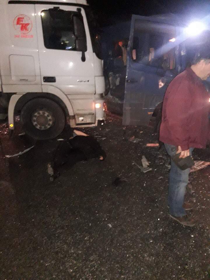 На Львовщине грузовик врезался в рейсовый автобус, есть пострадавшие (фото)
