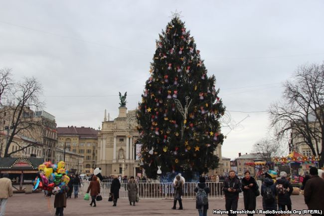 Главная елка Львова будет цвета флага Украины