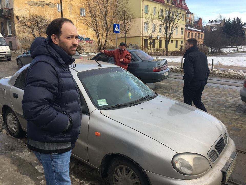 Біля пологового будинку у Львові збили людину