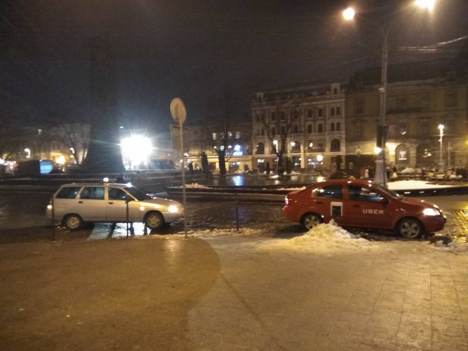 площадь Рынок, проспект Свободы, автомобили, проезд