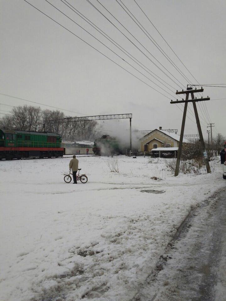 На Львовщине загорелся локомотив (фото)