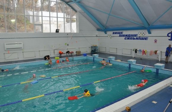 В бассейне "Динамо" во Львове умерла девочка