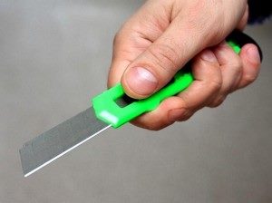 Работница предприятия на Львовщине пыталась убить себя канцелярским ножом