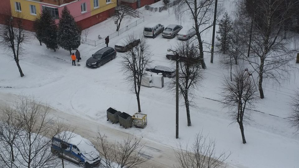 На Сыхове перевернулся автомобиль (фото)