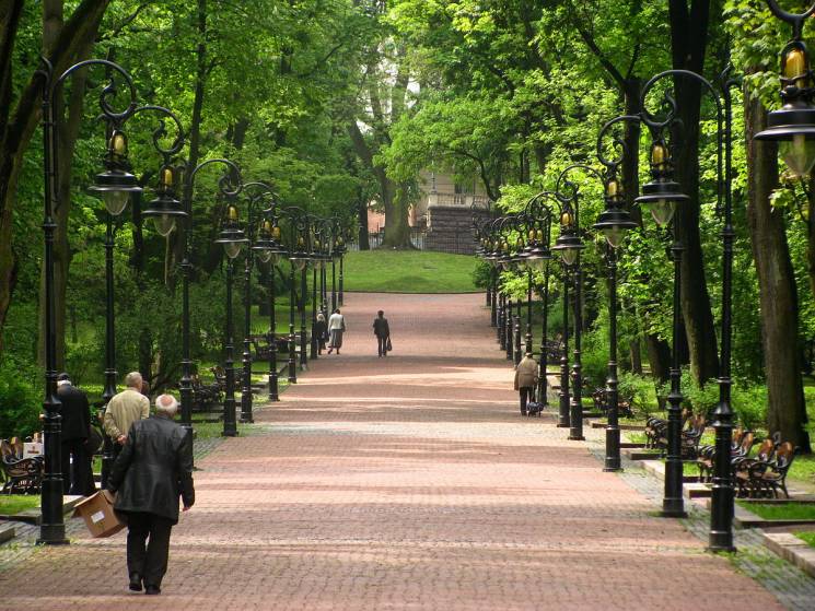 Які парки Львова обробляються від кліщів цього тижня