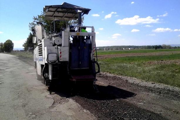 На Львівщині ремонтують автодорогу Голобутів - Завадів - Нежухів