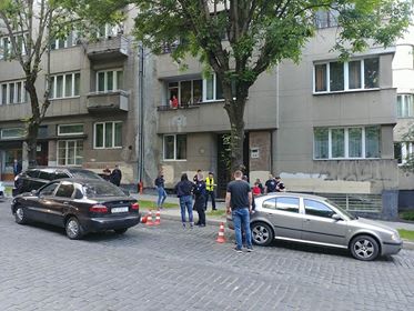 У Львові поранили жінку-поліцейську