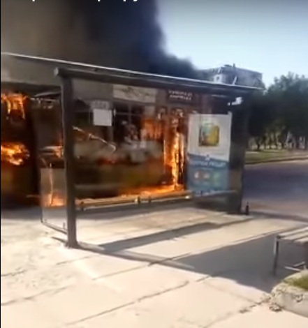 У Львові згоріла маршрутка (відео)