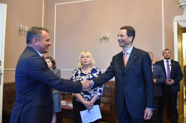 До Львова прибув спадковий принц Ліхтенштейну Алоїз та спадкоємна принцеса Софі