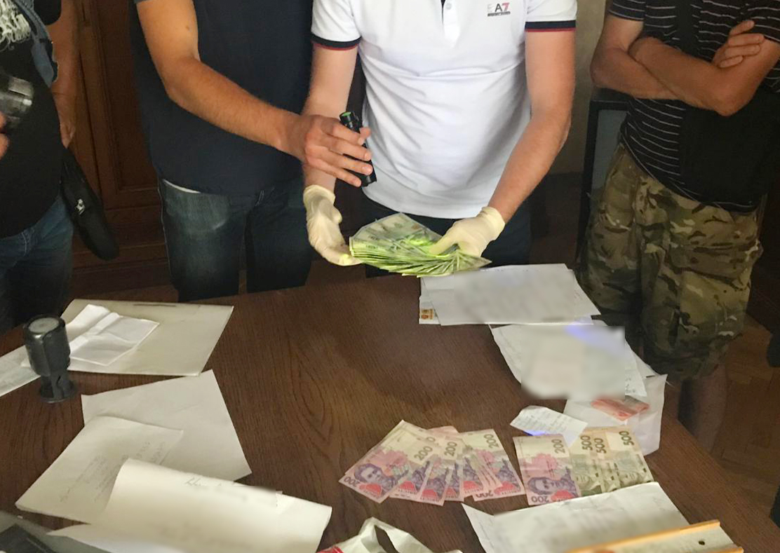 Председатель райгосадминистрации на Львовщине поймали на взятке в $1500