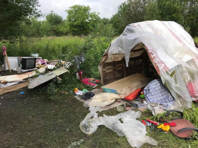 Суд отпустил под домашний арест двух подозреваемых в нападении на лагерь цыган в Львове