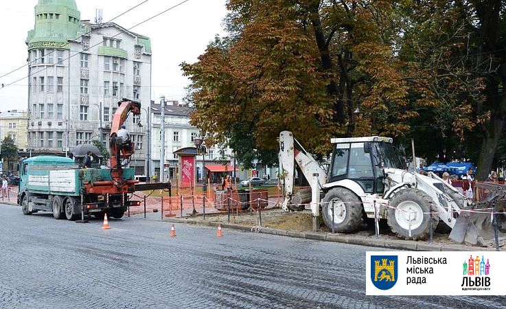 У центрі Львова розпочали ремонт алеї