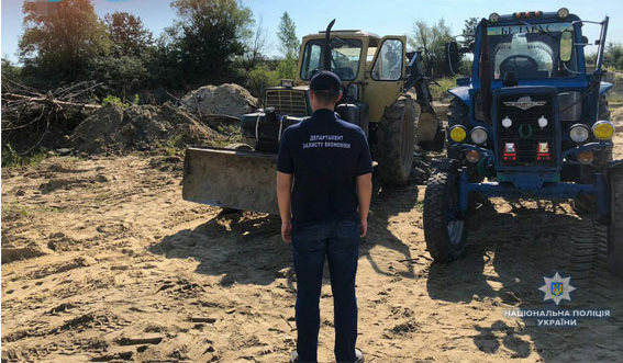 На Львівщині на території заказника незаконно видобували пісок