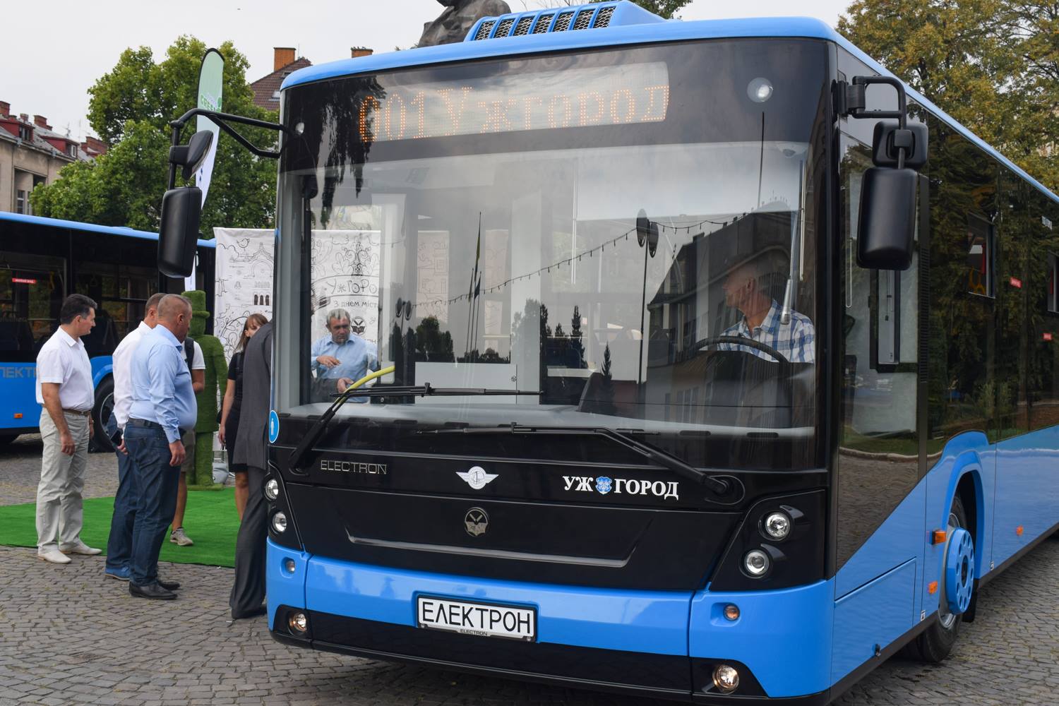 Львівський автозавод поставив Ужгороду два автобуси