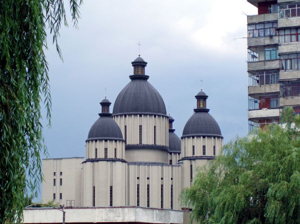 В храме Львова на мужчину упала балка