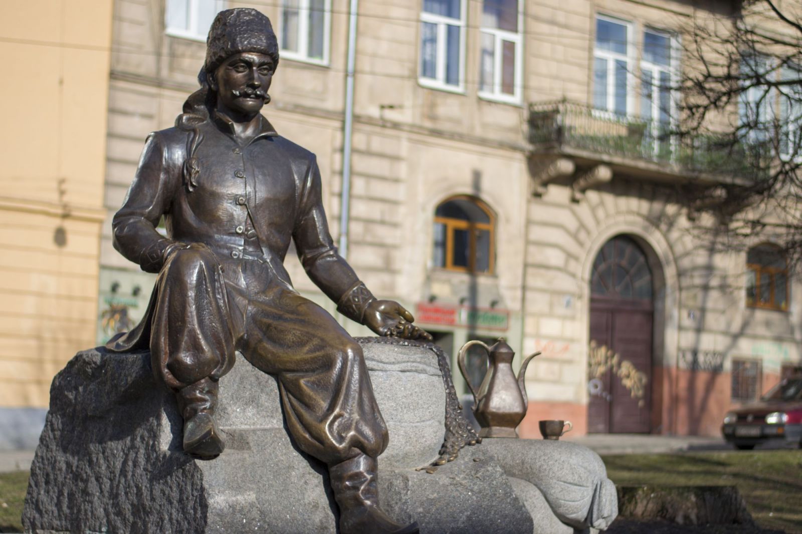 Во Львове украли часть памятника Юрию Кульчицкому