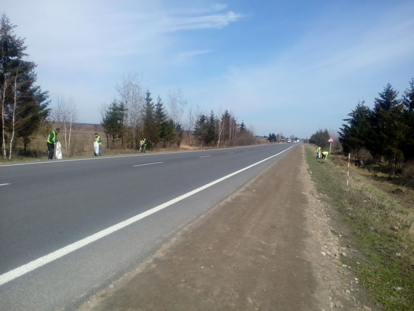На подъездах ко Львову обследуют полосы отвода автомобильных дорог