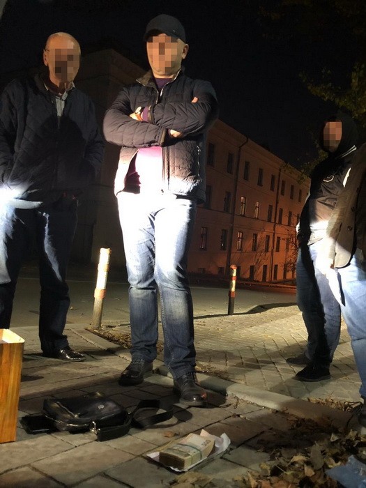 У Львові одного з керівників вишу викрили на хабарі