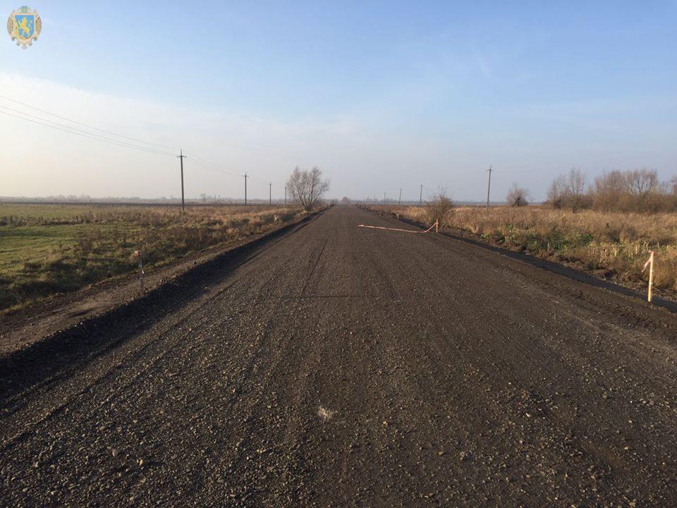На Дрогобиччині ремонтують дорогу