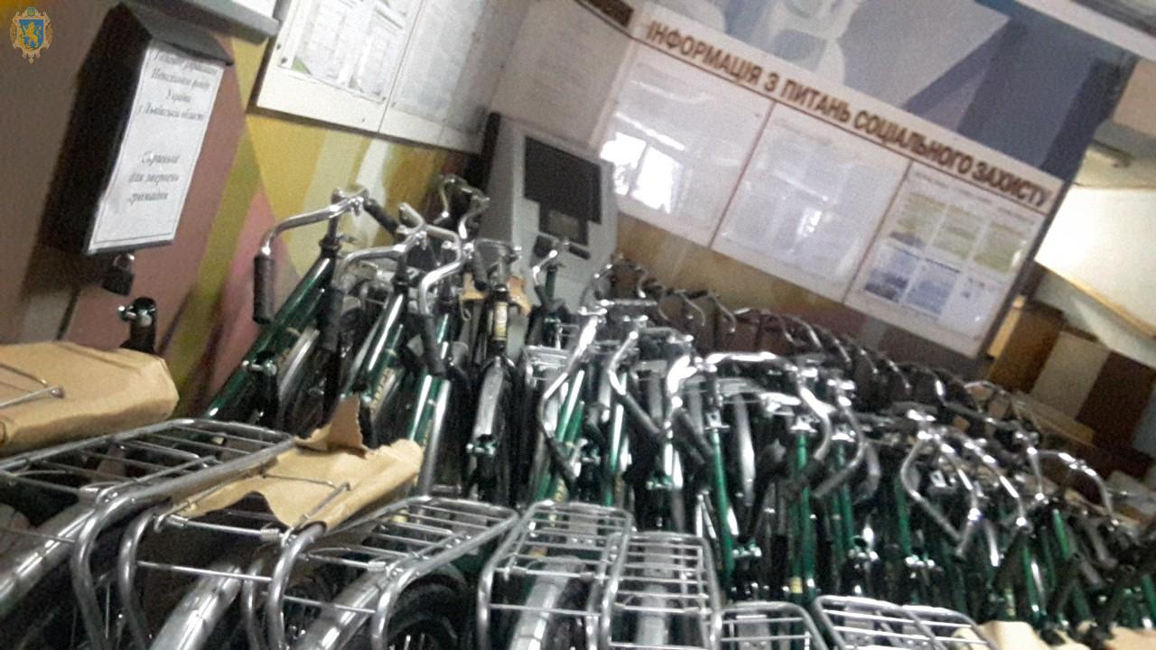 На Львовщине соцработников пересадили на велосипеды