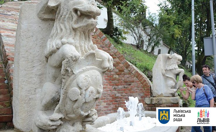 Во Львове реконструируют фонтан "Одуванчик"
