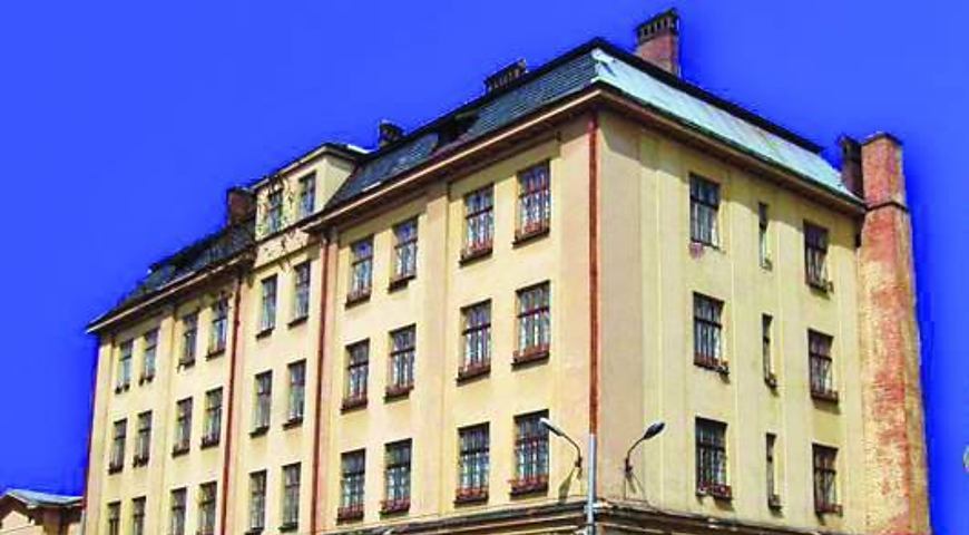 Бывшую школу-интернат в Львове выставили на продажу