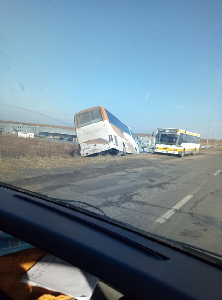 Во Львове автобус слетел в кювет