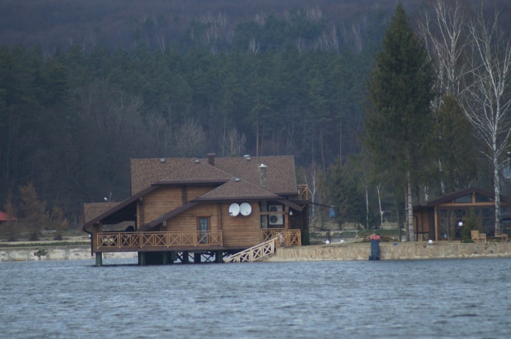 Суд залишив Диминському будиночок на озері