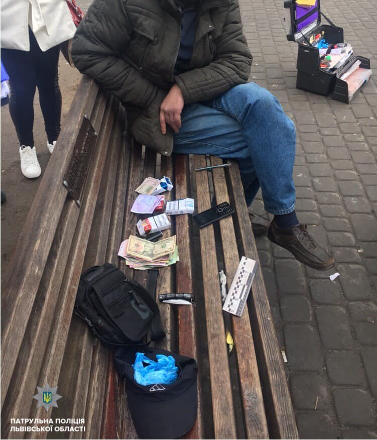 На площади Рынок ограбили мужчину