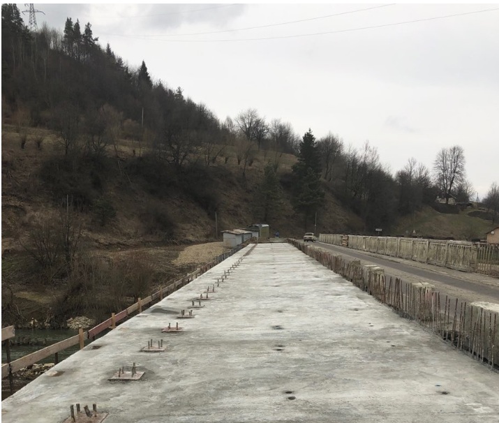 На Львівщині ремонтують аварійний міст
