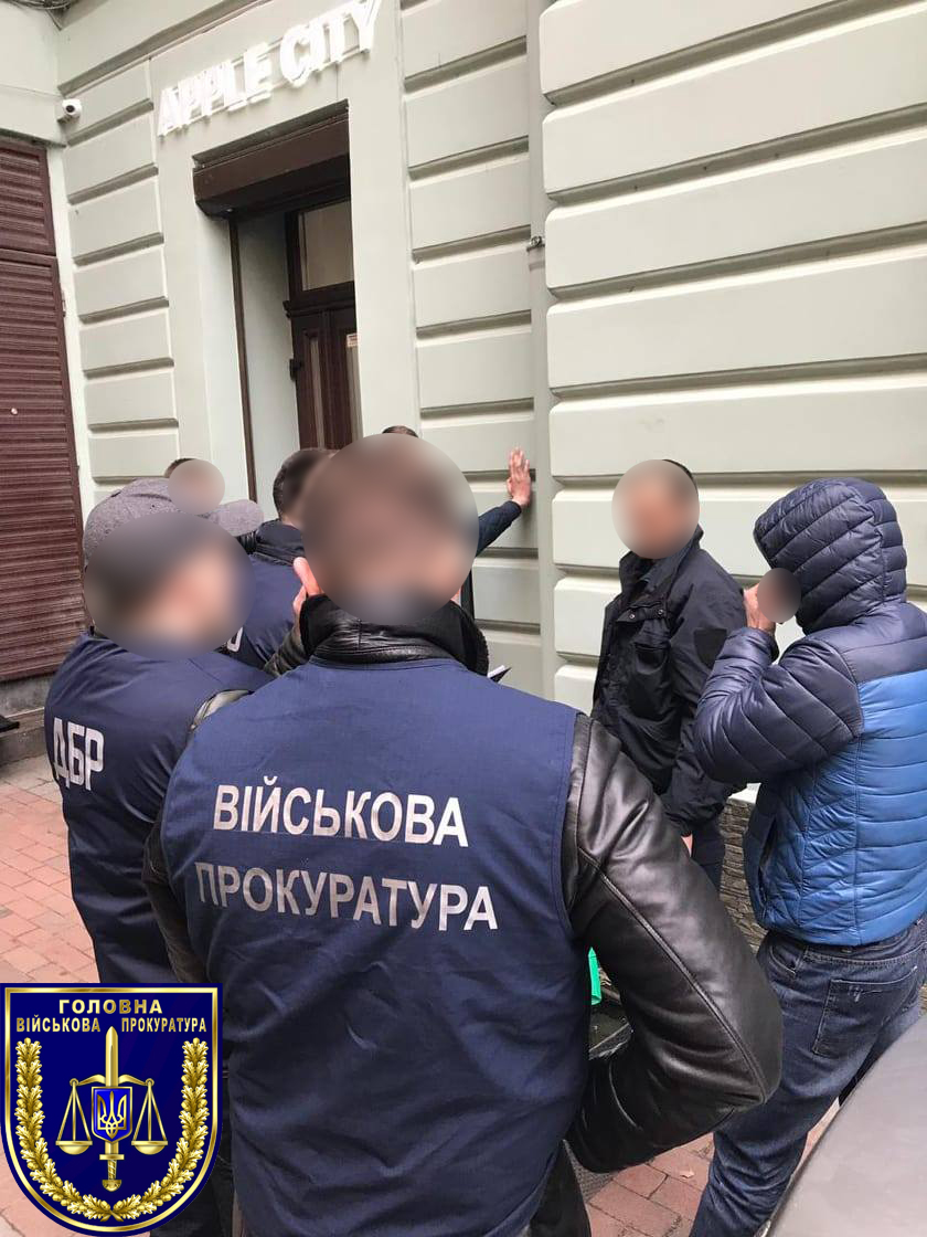 У Львові затримали патрульного-хабарника (фото)