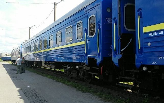 Укрзализница назначила дополнительные поезда во Львов
